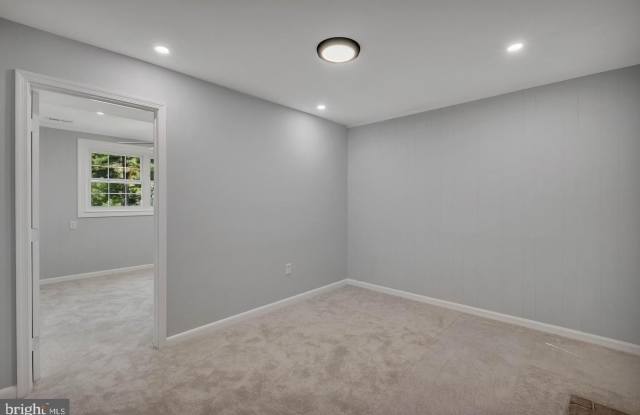 14079 GERALDINE Court Gallery 4