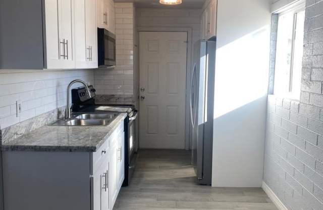 1321 N 48th Place unit: 2 photos photos