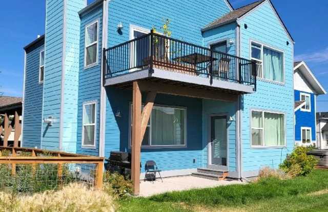 Beautiful Large 4bd/2.5ba 2332sqft home in The Lakes Subdivision photos photos