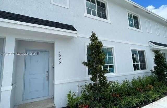 1025 NW 5th St - 1025 Northwest 5th Street, Florida City, FL 33034