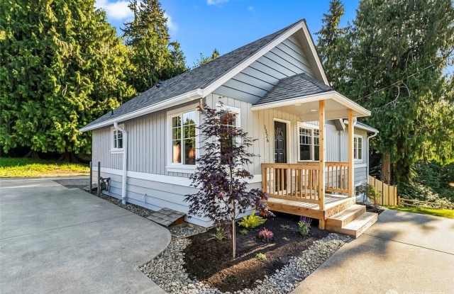 Fresh and Clean Fully Remodeled 4 Bedroom 3 Bathroom Gallery 3