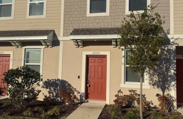 2025 VIEWFINDER photos photos