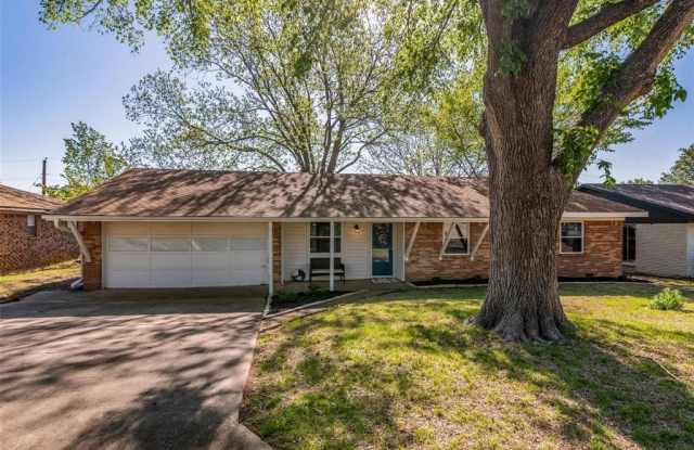 204 Ross Avenue photos photos