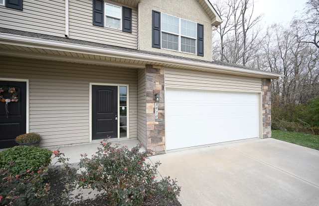 3 Bedroom, 2.5 bath Townhome with 2 car garage! - 3910 Northwest 94th Street, Kansas City, MO 64154