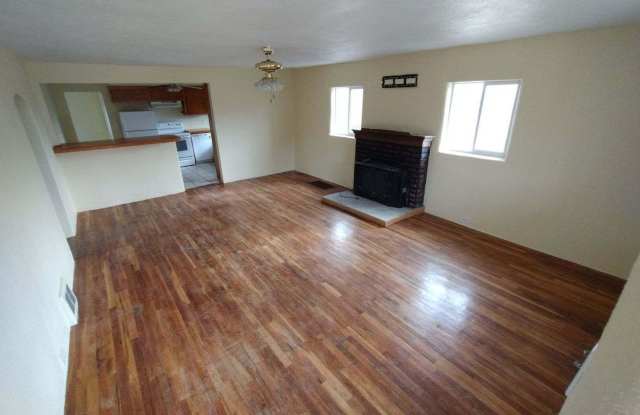 2 bedroom, 1 bathroom Single Family home Gallery 4