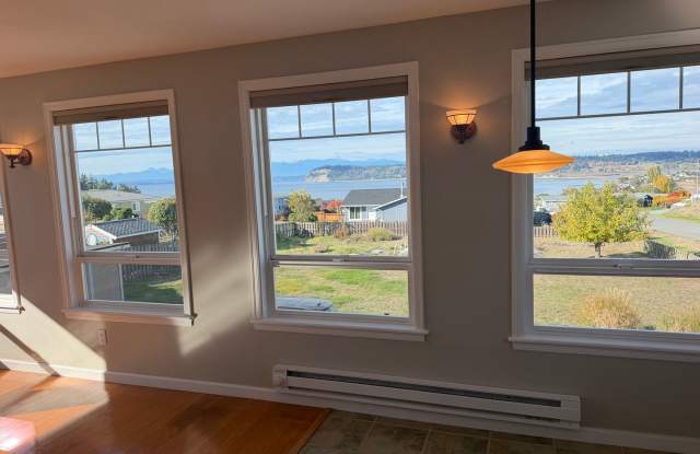 Spacious Home and Community Beach Access and Pet Friendly!! Gallery 4