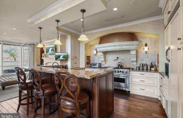921 VALENCIA Court Gallery 3