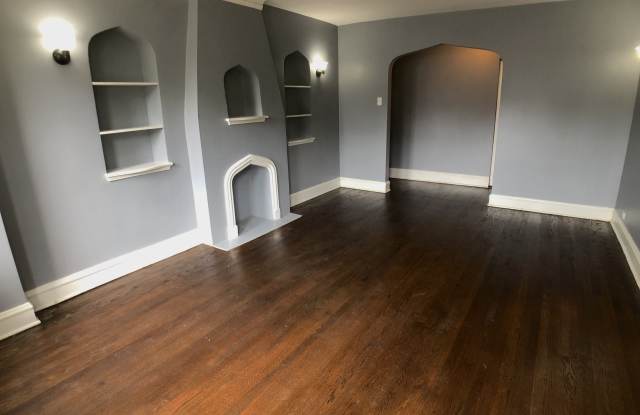 3314 W. Balmoral Gallery 2