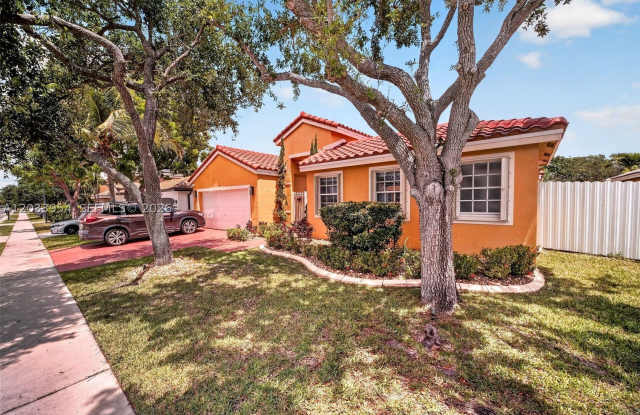 685 SW 198th Ter Gallery 2