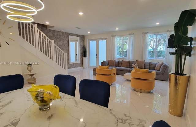 10440 NW 67th St photos photos