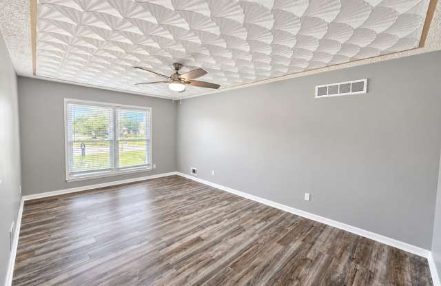 4 Bedroom, 2.5 Bathroom Shivley Cul-De-Sac! Gallery 4