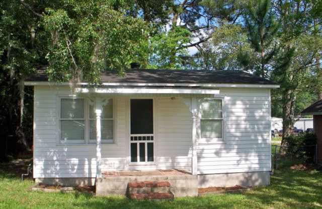 TWO BEDROOM HOME LOCATED IN REMERTON photos photos