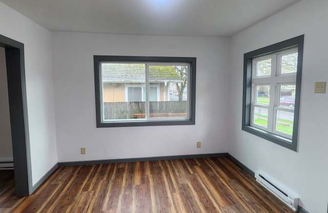 Three Bedroom Home with a Garage Gallery 4