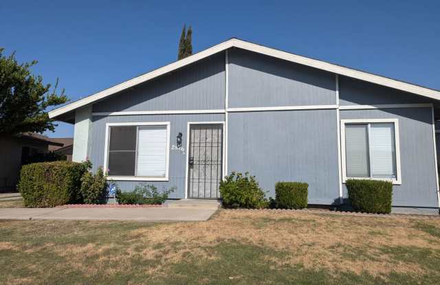Cozy 2 bedroom front unit home in SW Bakersfield - 2816 Ashe Road, Bakersfield, CA 93309