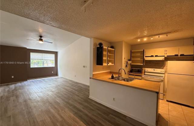 18328 NW 68th Ave photos photos