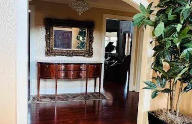 517 Douglas Drive Gallery 2
