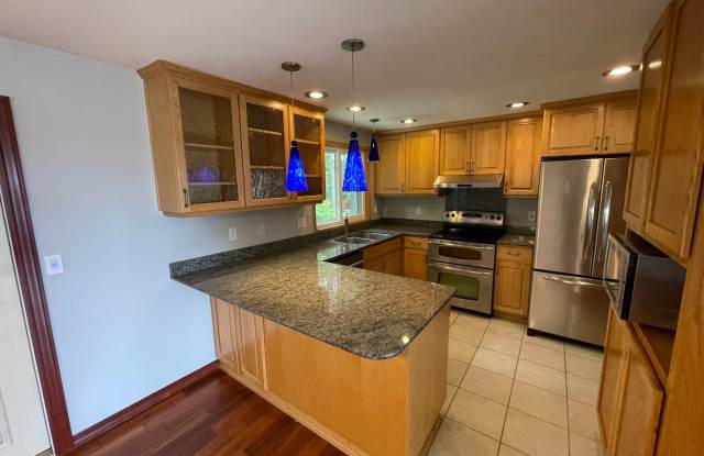 Fantastic and Spacious 3 Bedroom Home Close to the Beach! Gallery 4