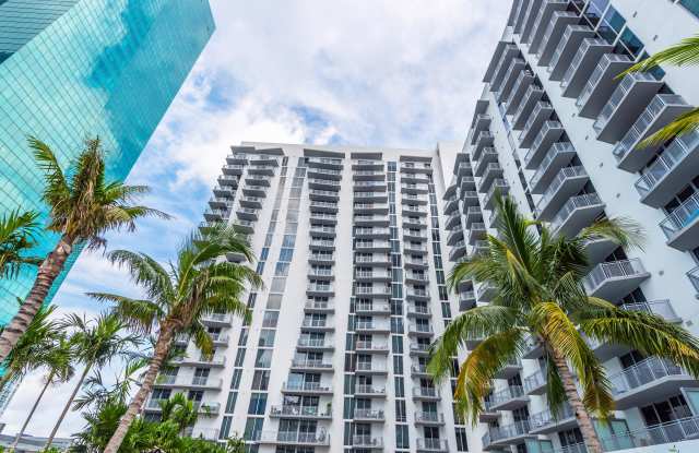 Monarc at Met photos photos Monarc at Met photos photos