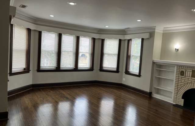 6615 S Sacramento Avenue Gallery 2