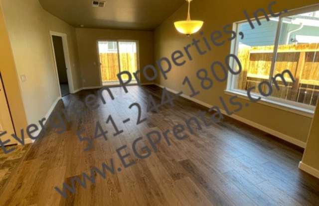 1012 SW Oliver Pl Gallery 1