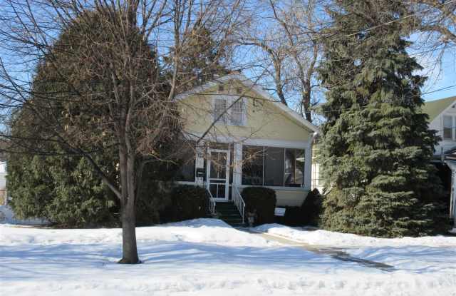 1022 1st St N - 1022 1st Avenue North, Fargo, ND 58102
