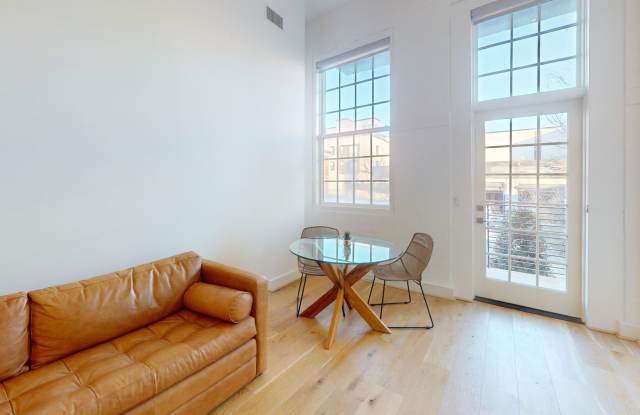 Stunning Fully Furnished Capitol Hill One Bedroom W/Parking Included! photos photos