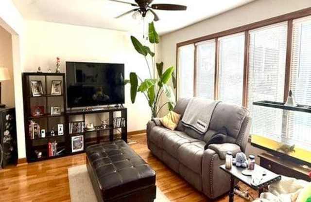 2550 W Winnemac Avenue photos photos