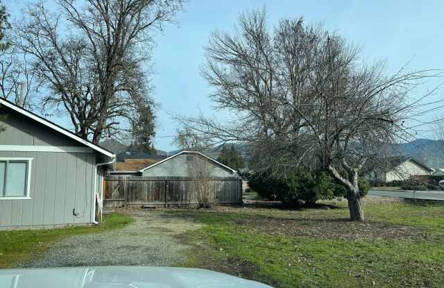 Quaint 1 Bedroom, 1 Bath Home in Grants Pass photos photos