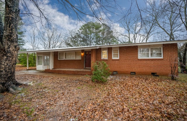 2204 Glen Iris Rd NW - 2204 Glen Iris Road Northwest, Huntsville, AL 35810
