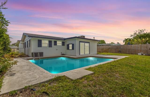 533 Riverside Dr photos photos