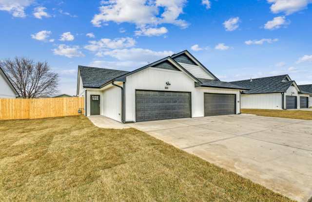 3 bedroom 2 bath Townhome - Haysville Schools photos photos