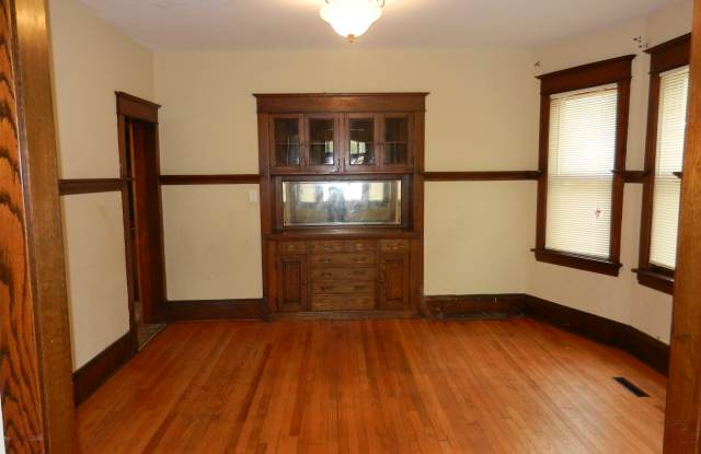 556 Charles Ave Gallery 4