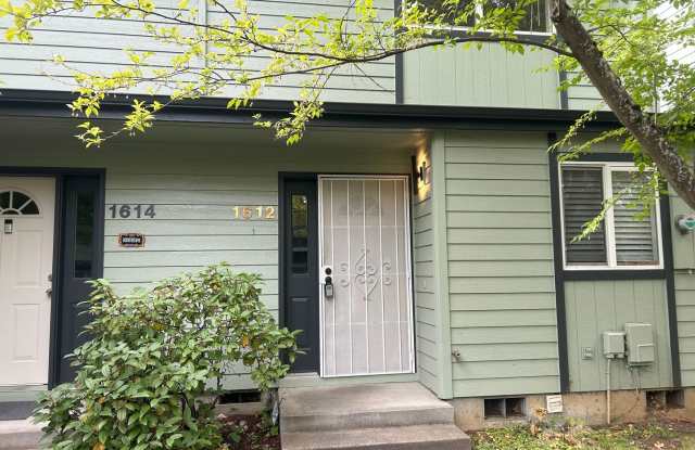 Beautifully updated townhouse in Eugene! $250.00 MOVE-IN SPECIAL! Gallery 1