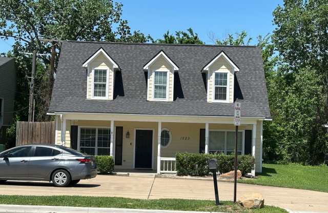 College Station - 4 bedroom / 2 bath / 2 story home near TAMU campus photos photos