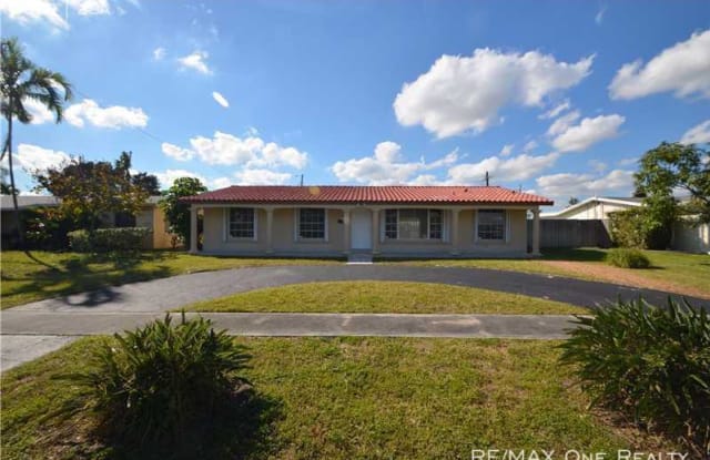 2114 N 38th Ave - 2114 North 38th Avenue, Hollywood, FL 33021