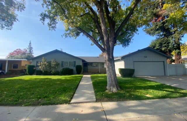 3217 University Dr - 3217 University Drive, Modesto, CA 95350