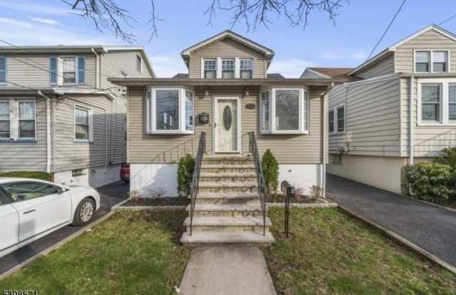 838 Roosevelt Ave photos photos