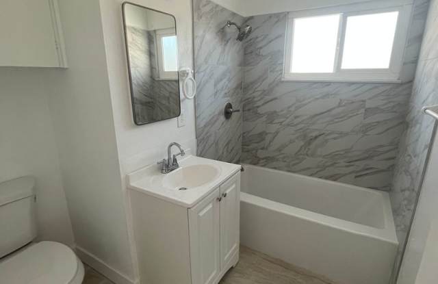3 Bedroom 2 Bathroom Home! Gallery 4