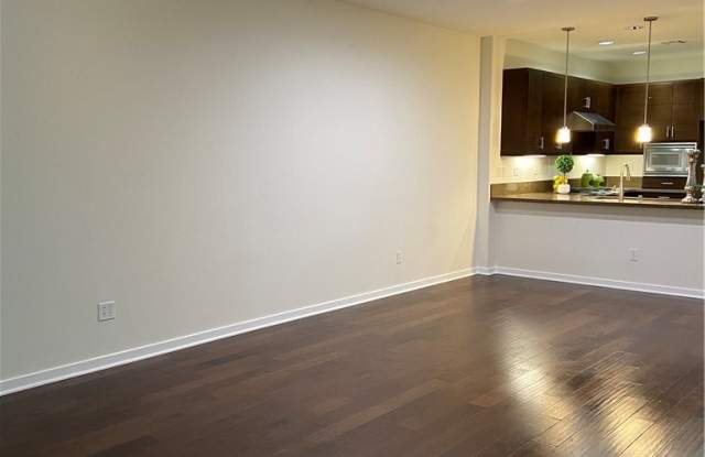 1528 W Artesia Gallery 4
