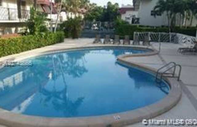 6701 S.w 88 St - 6701 N Kendall Dr, Pinecrest, FL 33156