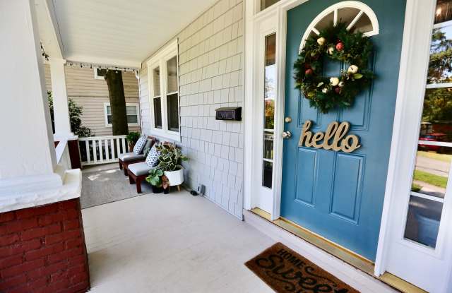 A Historic Lafayette Colonial Home - No Carpet - Pet-Friendly - Multi-Year Lease Options! Gallery 4