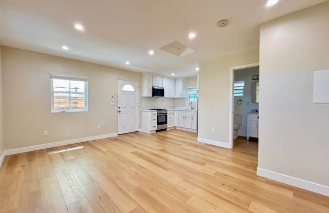 Private, Cozy, Backhouse Studio Located In Reseda! photos photos