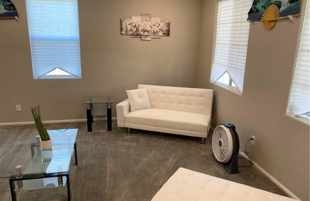 933 Mineral Wells Avenue Gallery 3