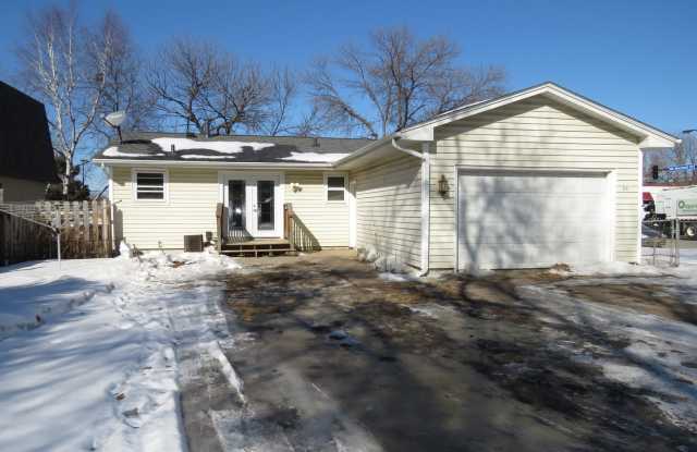 4bd2ba one level home with full finished basement; recently remodeled. - 94 8th Avenue Northeast, Minneapolis, MN 55413 4bd2ba one level home with full finished basement; recently remodeled. - 94 8th Avenue Northeast, Minneapolis, MN 55413