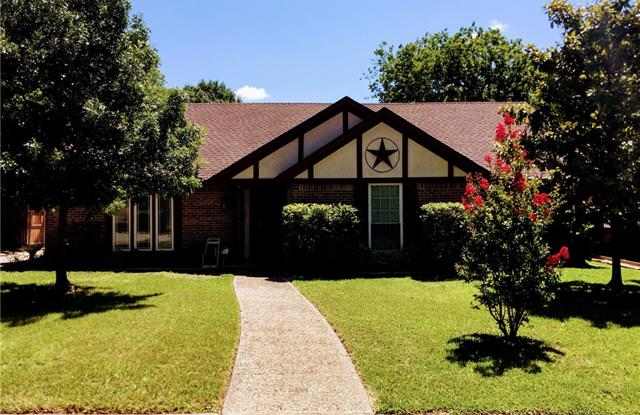 815 Eisenhower Drive Gallery 2