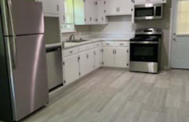 COMPLETELY RENOVATED HOME IN THE CITY Gallery 4