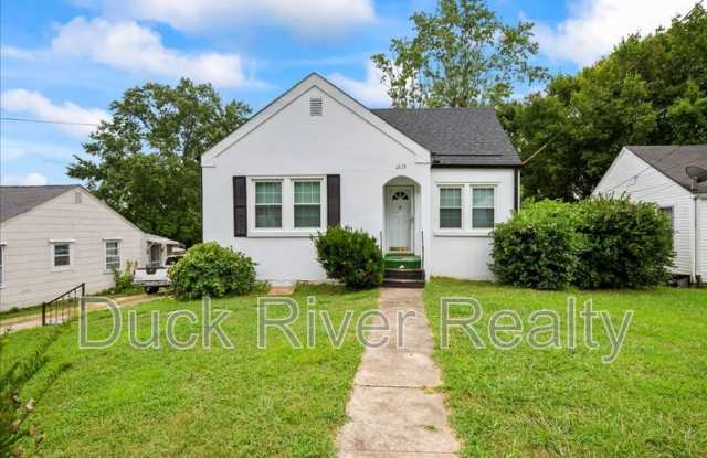 2135 Thomas Ave - 2135 Thomas Avenue, Columbia, TN 38401