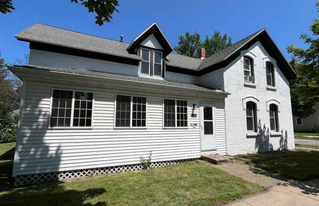 4 Bedroom Single Family Home in Wausau! - 630 East Wausau Avenue, Wausau, WI 54403