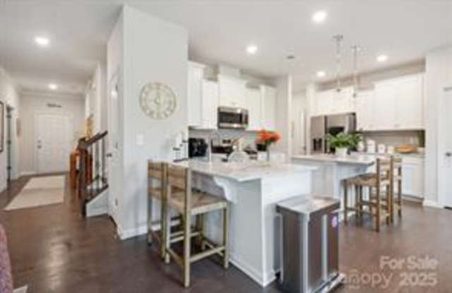 17812 New Mark Avenue Gallery 2