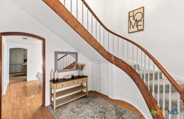116 S Hackberry Avenue Gallery 2